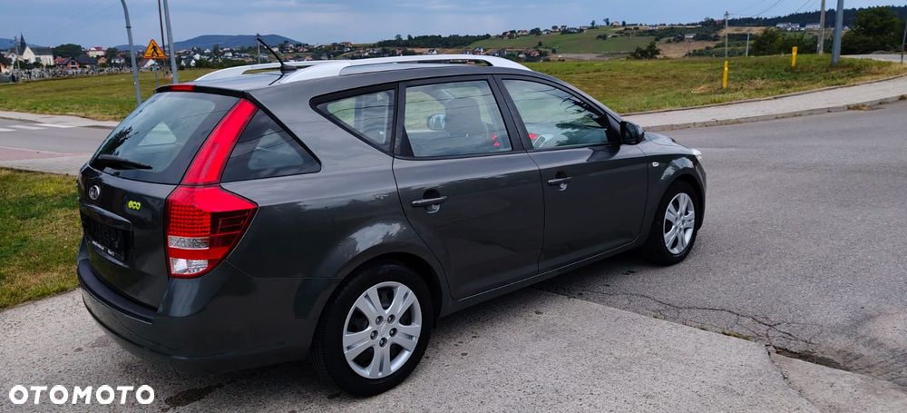 Kia Ceed - 9