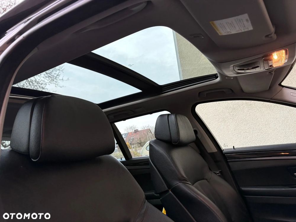 BMW Seria 5 530d xDrive Sport-Aut - 29