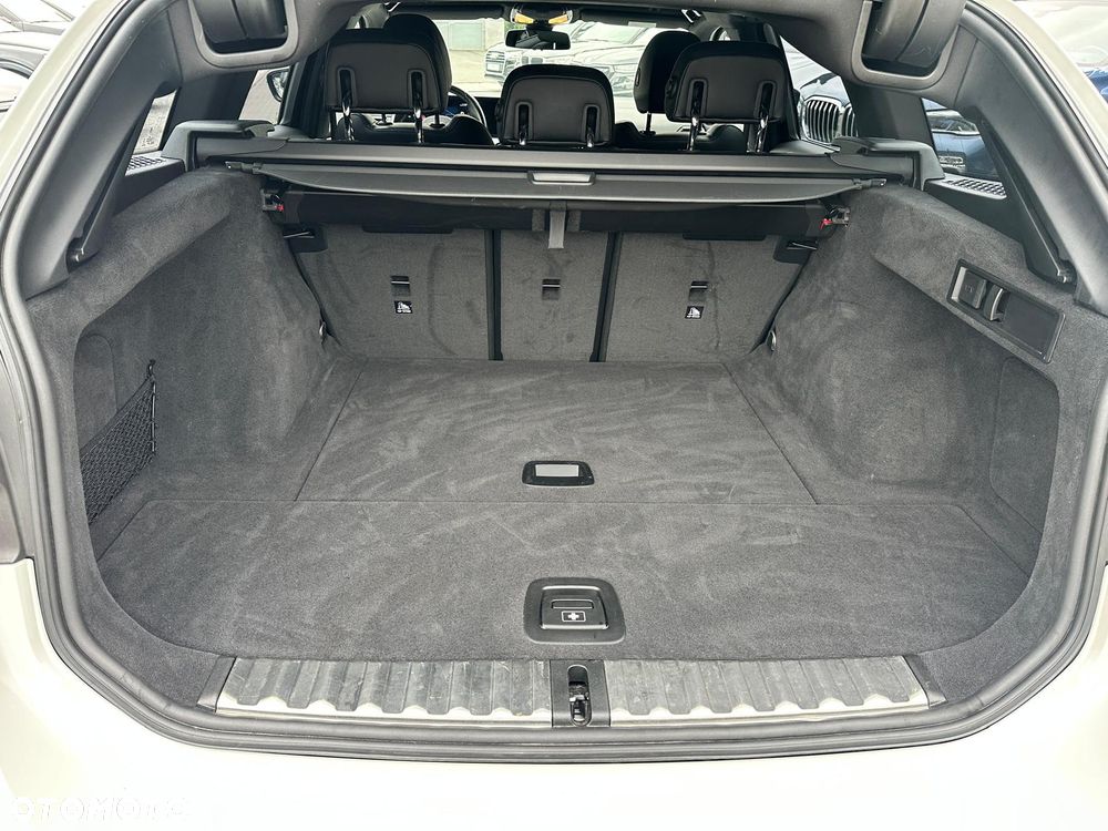 BMW Seria 3 320i Edition M Sport Shadow - 13