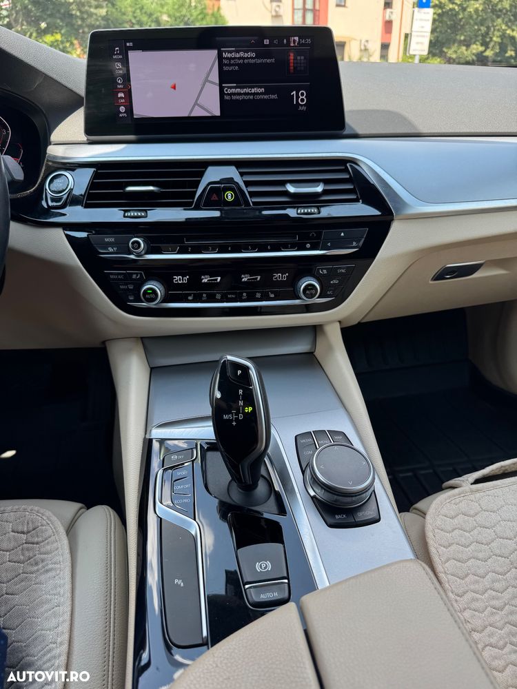 BMW Seria 5 520i AT - 12