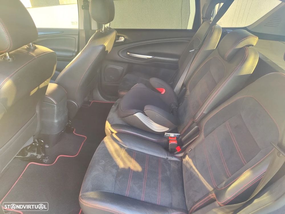 Ford S-Max 2.0 TDCi Titanium 7L - 16