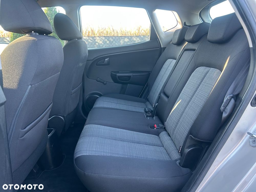 Kia Venga - 8