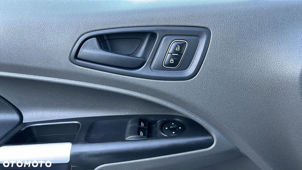 Ford Transit Connect - 19