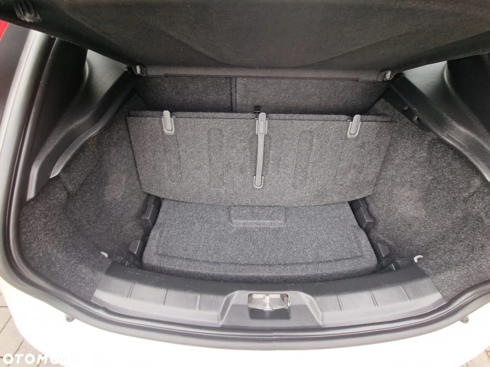 Volvo V40 D3 Geartronic RDesign - 32
