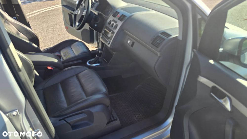 Volkswagen Touran 1.9 TDI DSG United - 22