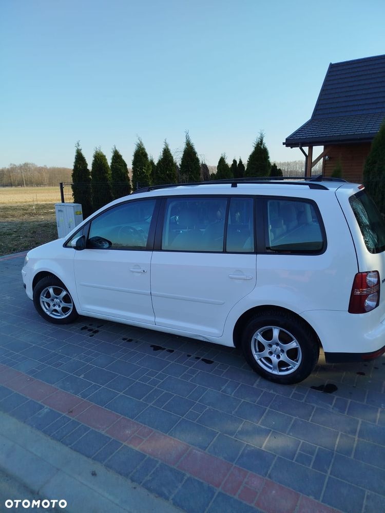 Volkswagen Touran 1.9 TDI DPF BlueMot Trendline - 3