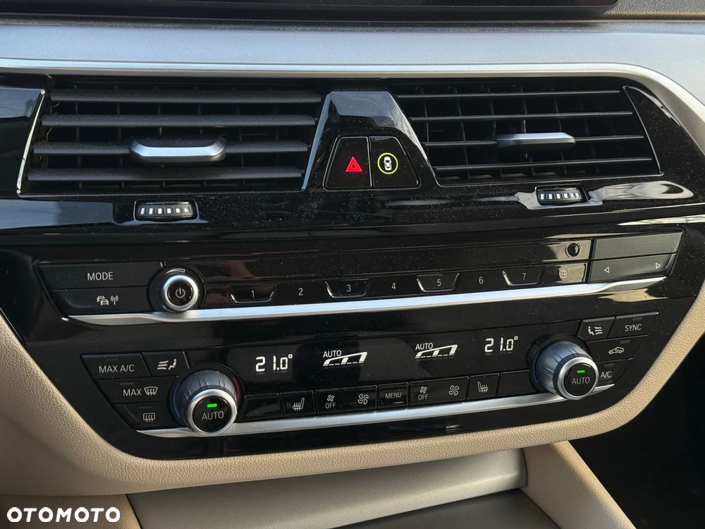 BMW Seria 5 530i xDrive - 7