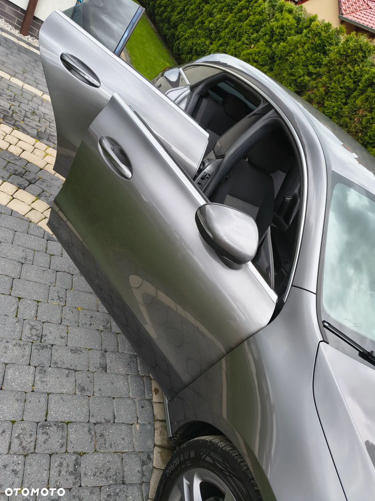 Mercedes-Benz CLA 180 7G-DCT - 16