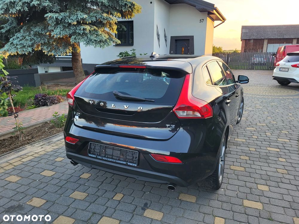 Volvo V40 T3 Momentum - 19
