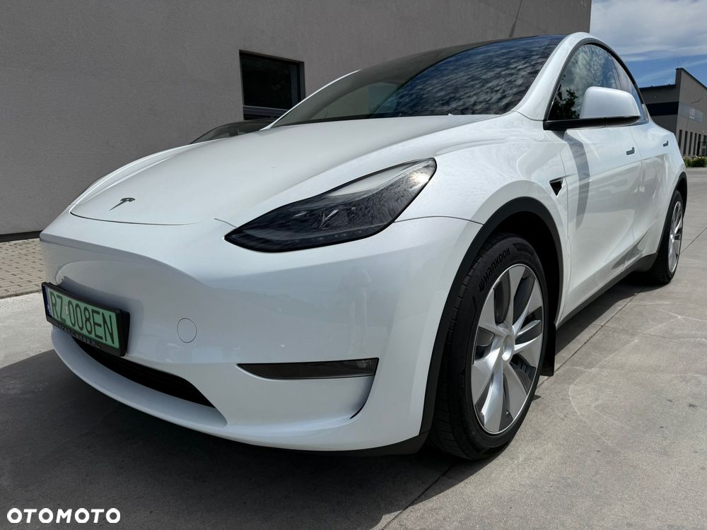 Tesla Model Y - 1