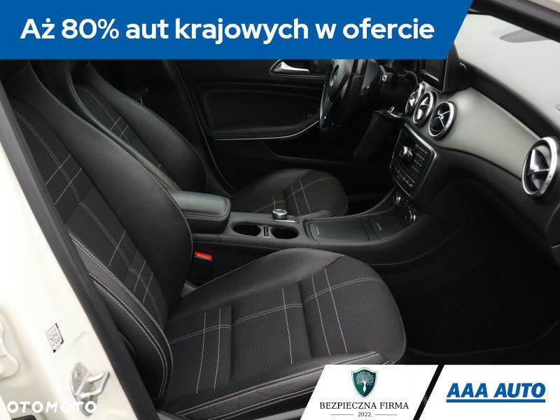 Mercedes-Benz GLA - 11