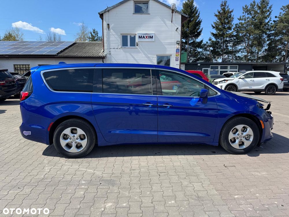 Chrysler Pacifica - 4