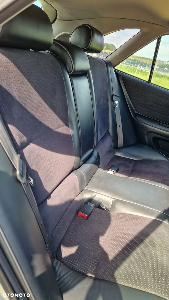Lexus IS 300 Prestige - 12