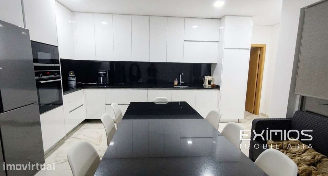 Moradia V3+1 com piscina e garagem fechada, em Rio Mau - Grande imagem: 4/24