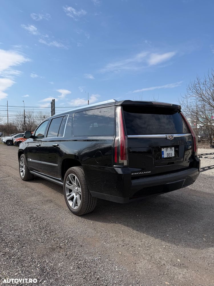 Cadillac Escalade - 4