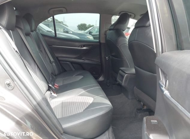 Toyota Camry 2.5 HEV Luxury - 8