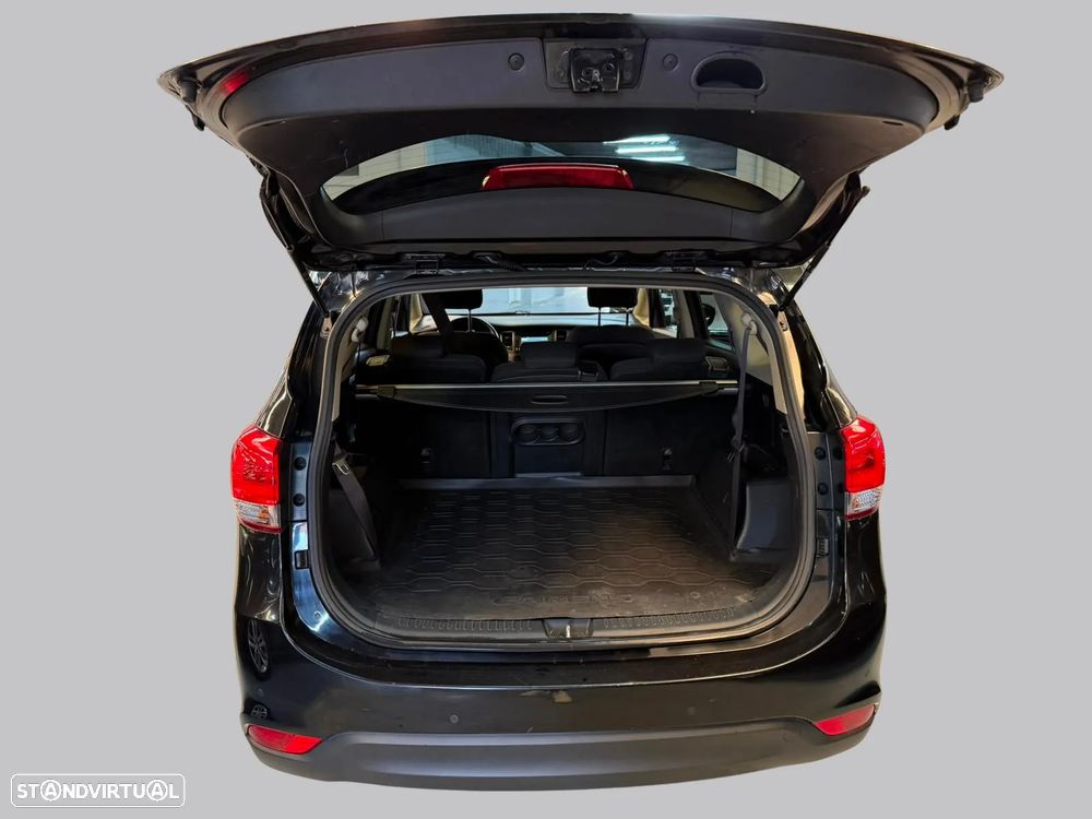 Kia Carens - 33