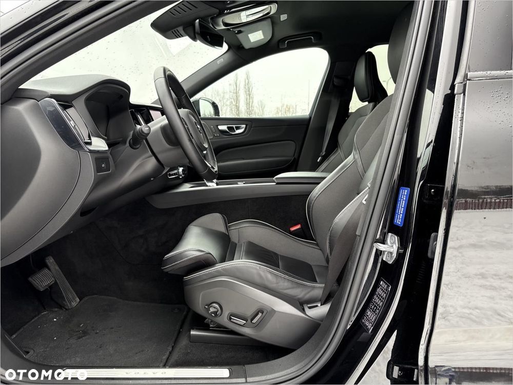 Volvo XC 60 B4 B Plus Dark - 10