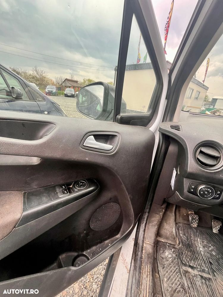 Ford Transit Connect - 14