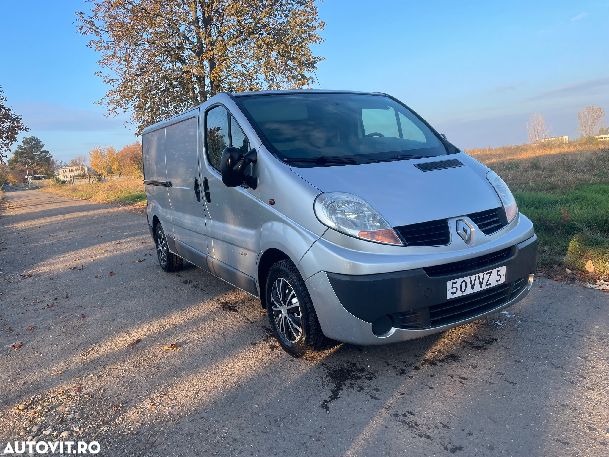 Renault Trafic 2.0 dCi 114 Cp Lung - 2