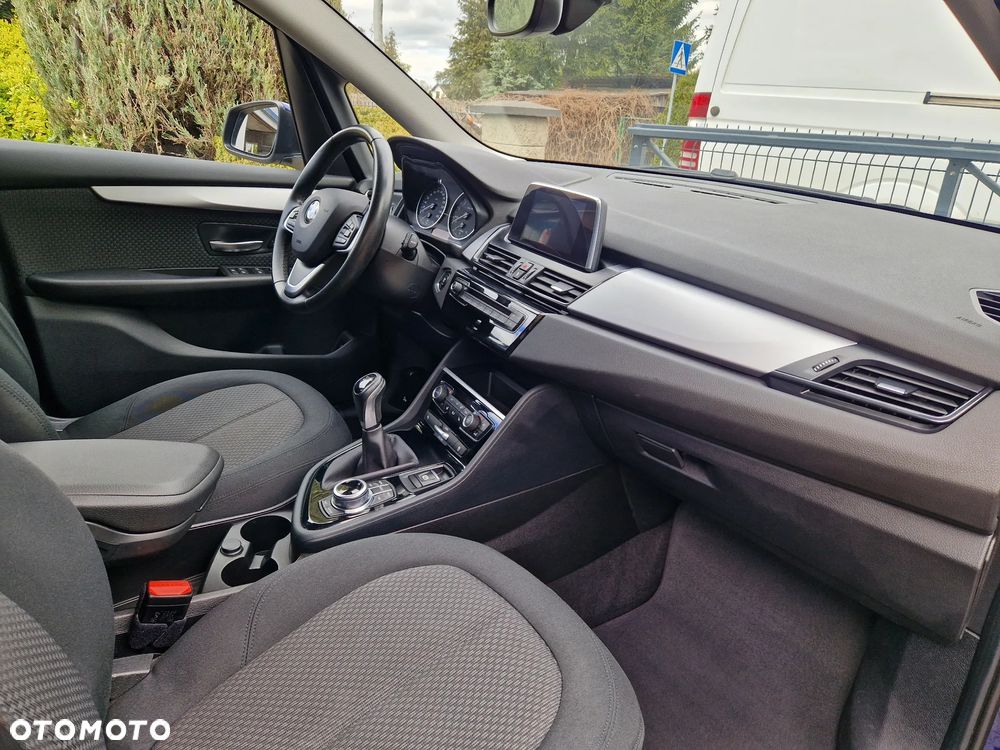 BMW Seria 2 218i - 25