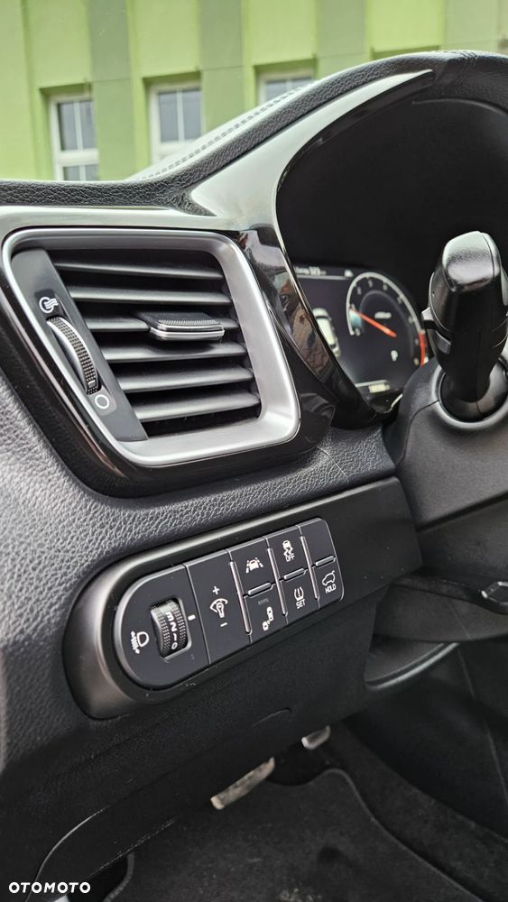 Kia Ceed SW 1.4 T-GDI DCT OPF Platinum Edition - 23