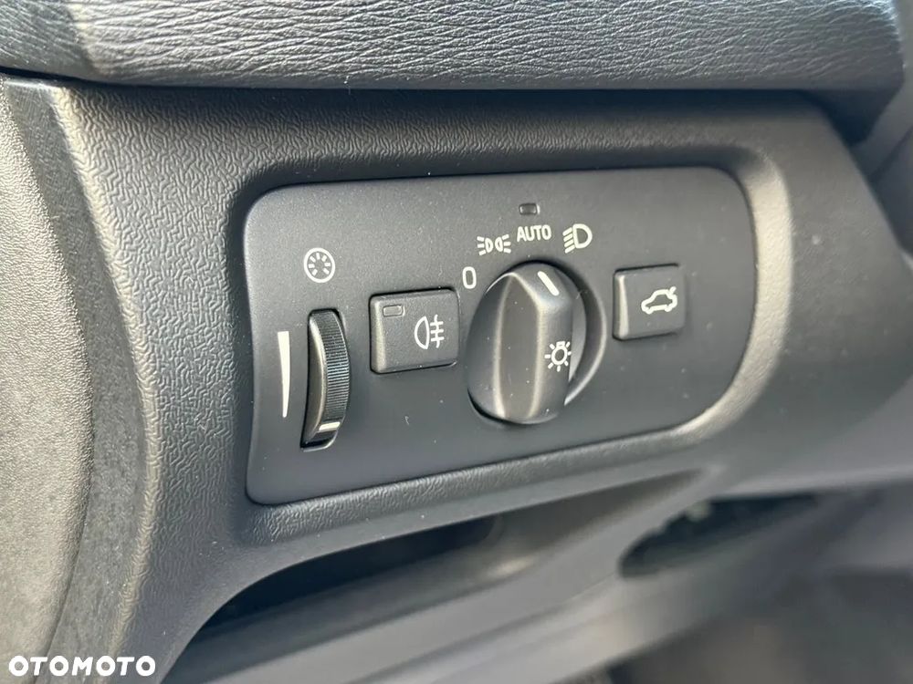 Volvo V40 D2 Drive-E Momentum - 25