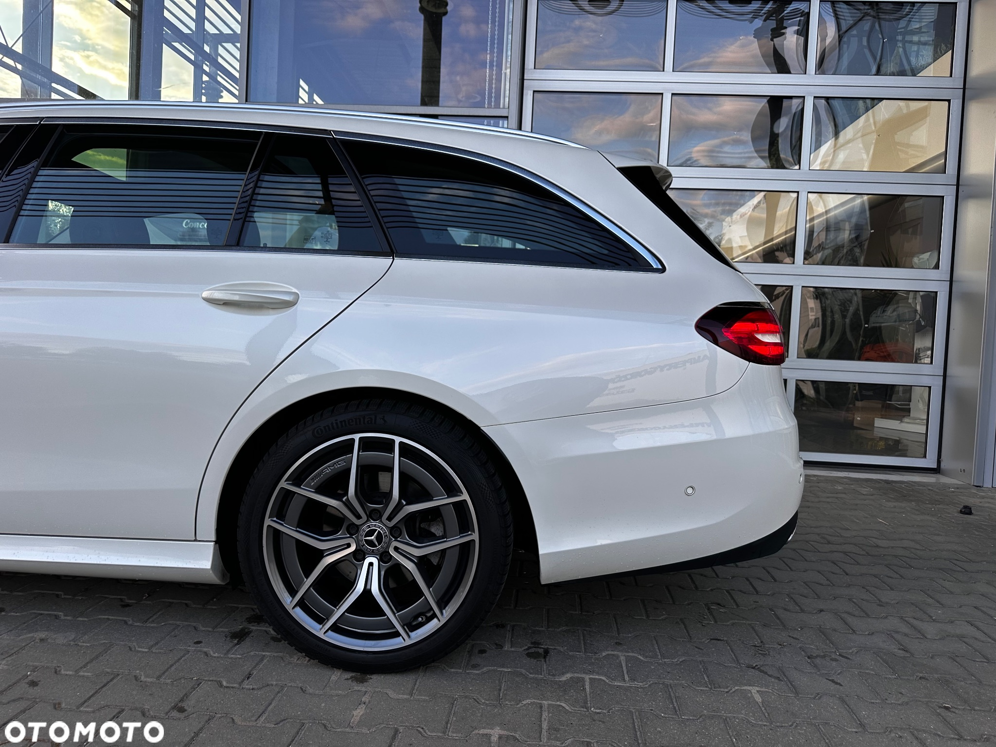 Mercedes-Benz Klasa E 220 d 4-Matic AMG/Avantgarde - 26