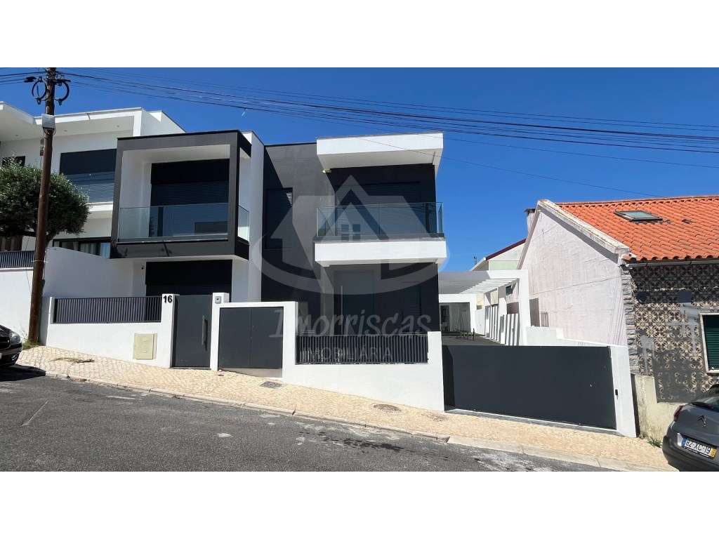 Moradia T4 com piscina em Santa Iria de Azóia - Grande imagem: 4/13