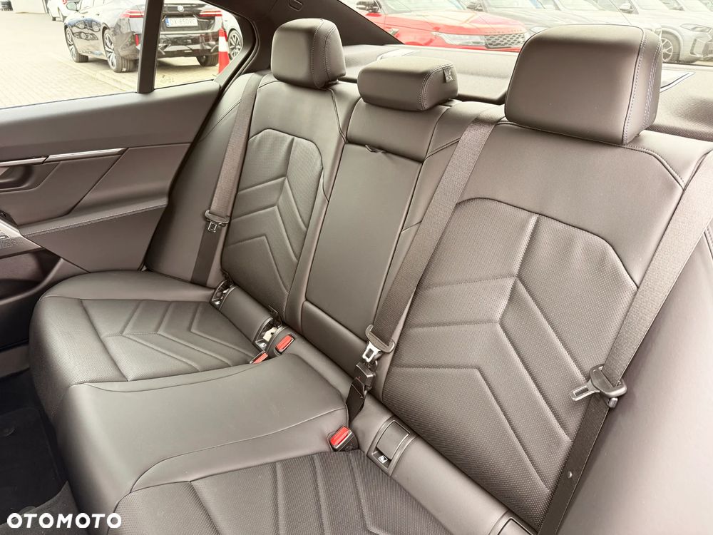 BMW Seria 5 520i - 33