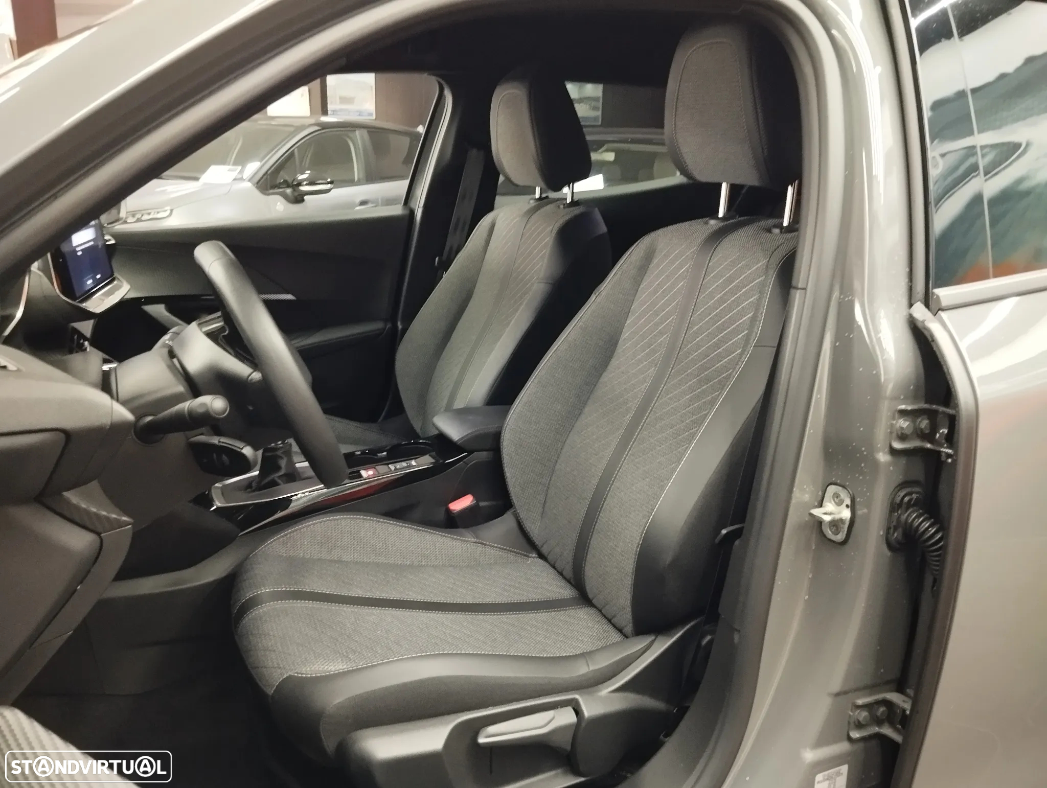 Peugeot 2008 1.2 PureTech Allure - 19