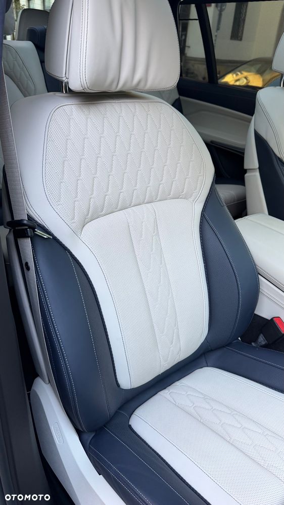 BMW X7 M50i sport - 13