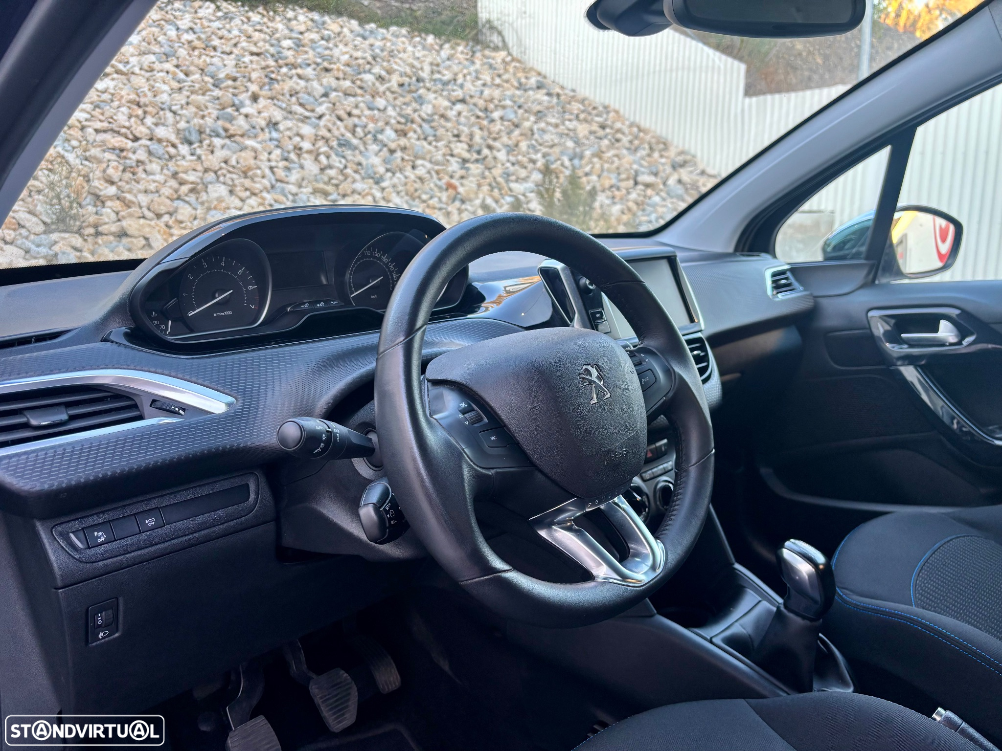Peugeot 208 1.2 PureTech Signature - 24