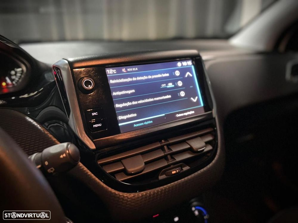 Peugeot 208 1.2 PureTech Style - 18