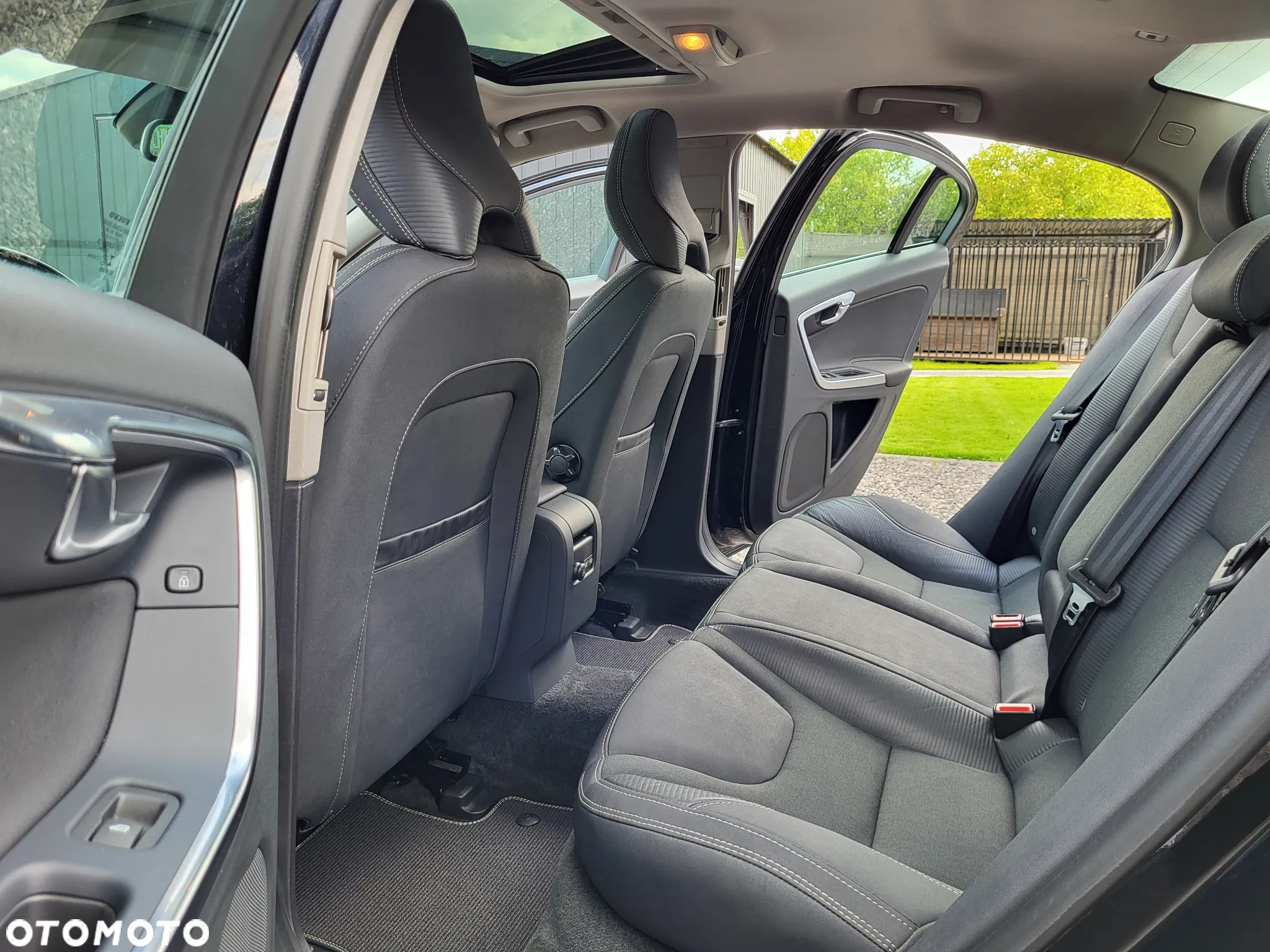 Volvo S60 D4 R-Design - 32