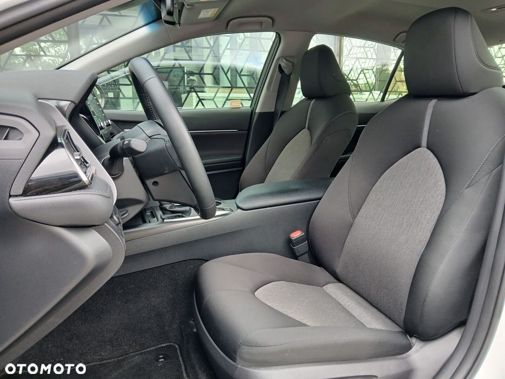 Toyota Camry 2.5 Hybrid Comfort CVT - 6
