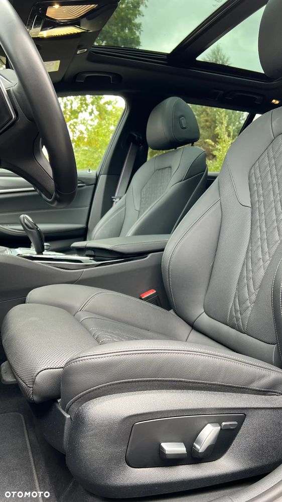 BMW Seria 5 530e xDrive M Sport sport - 12