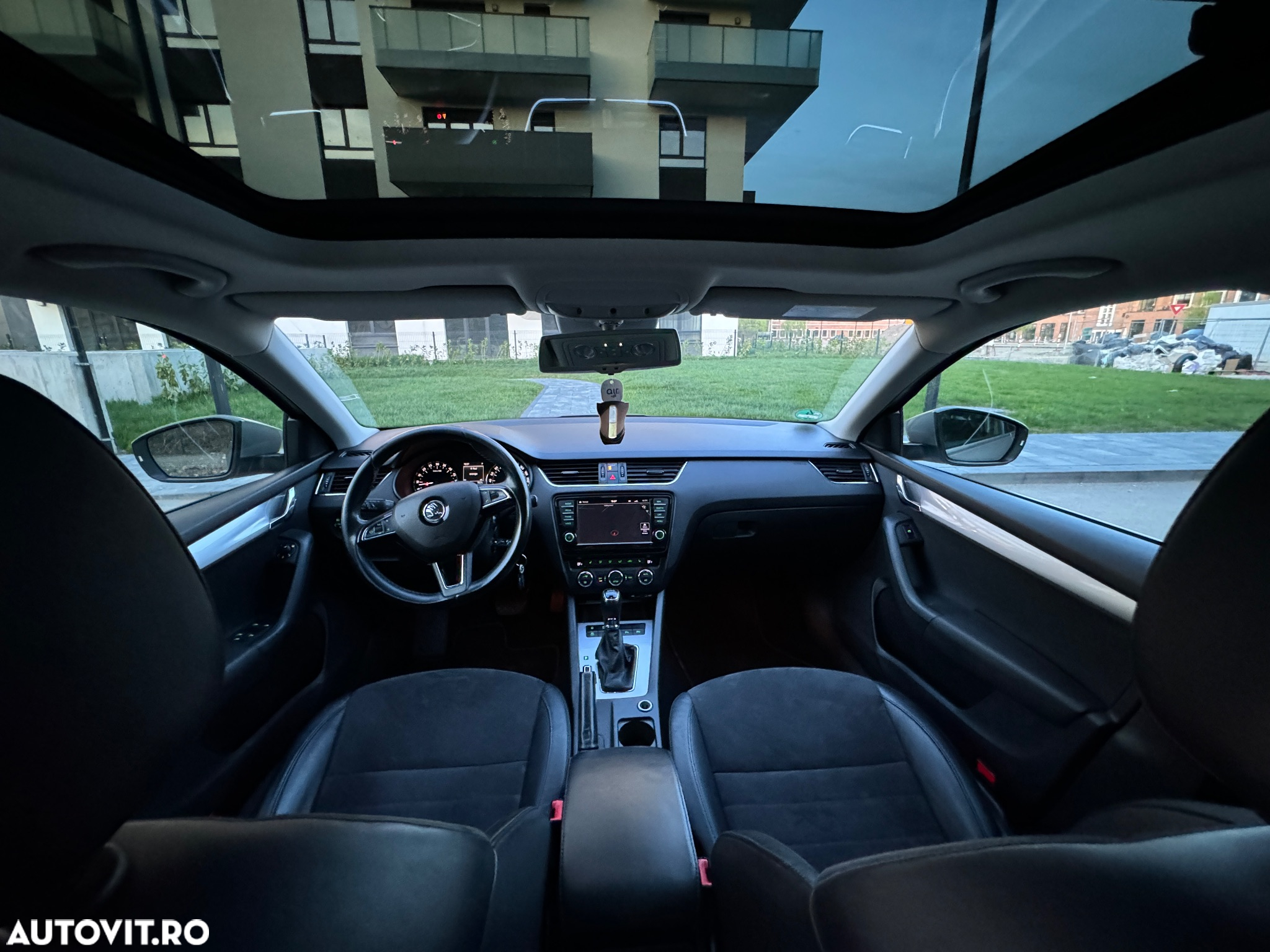 Skoda Octavia 1.6 TDI Elegance DSG - 4