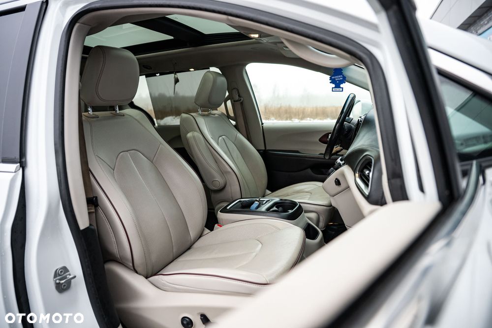 Chrysler Pacifica - 33