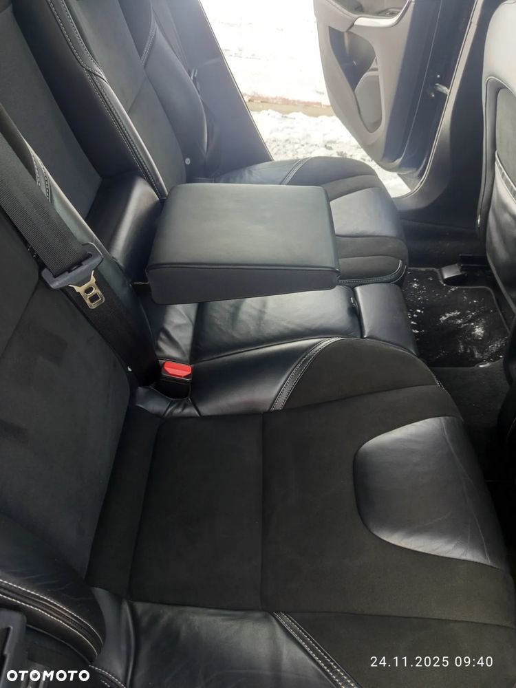 Volvo V40 D3 R Design - 11