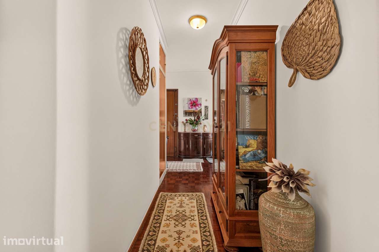 Apartamento T2 com Duas Varandas e Excelente Localização - Grande imagem: 4/38