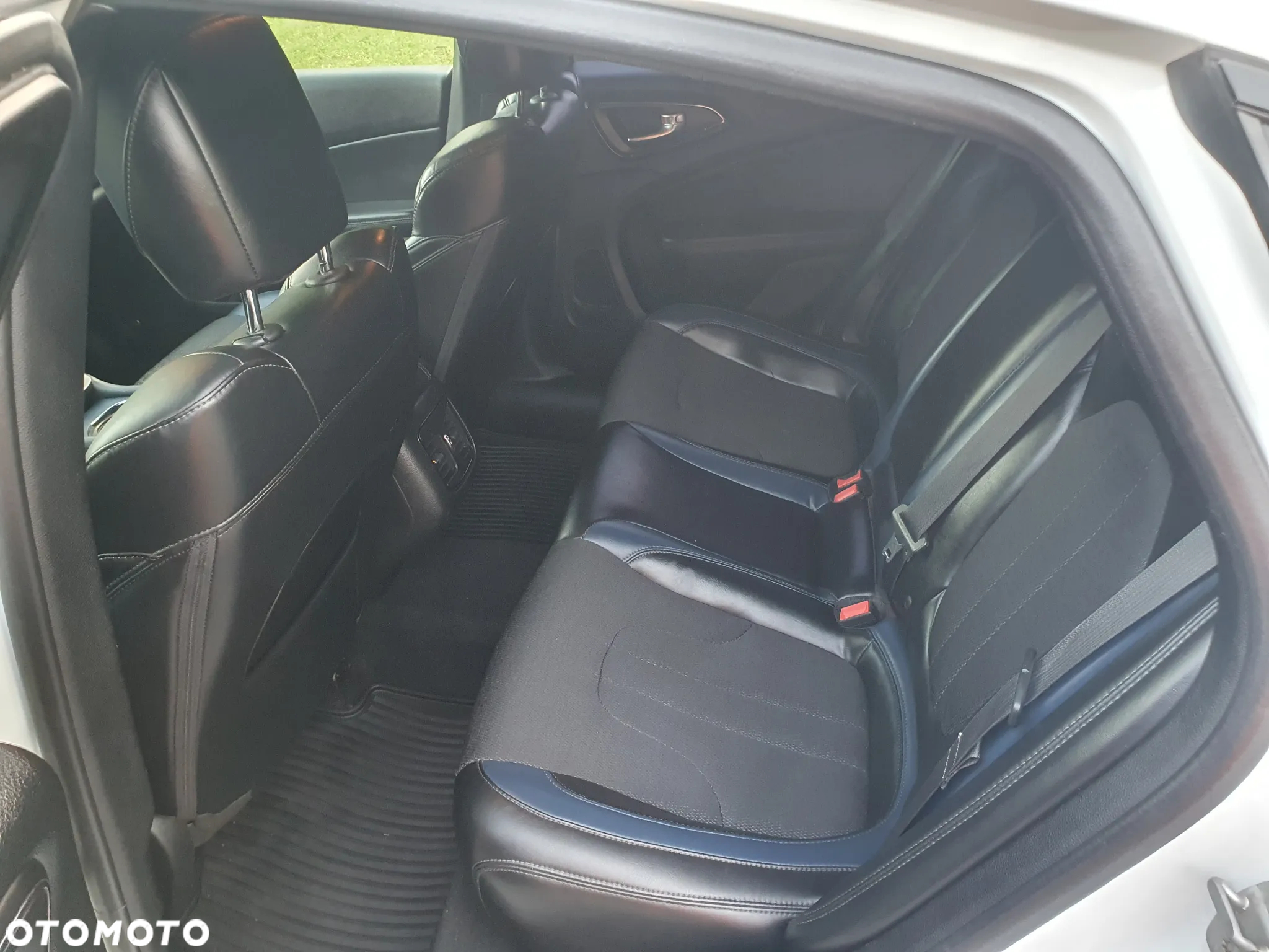 Chrysler 200 - 8