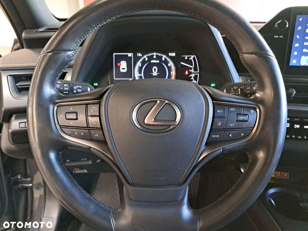 Lexus UX - 31
