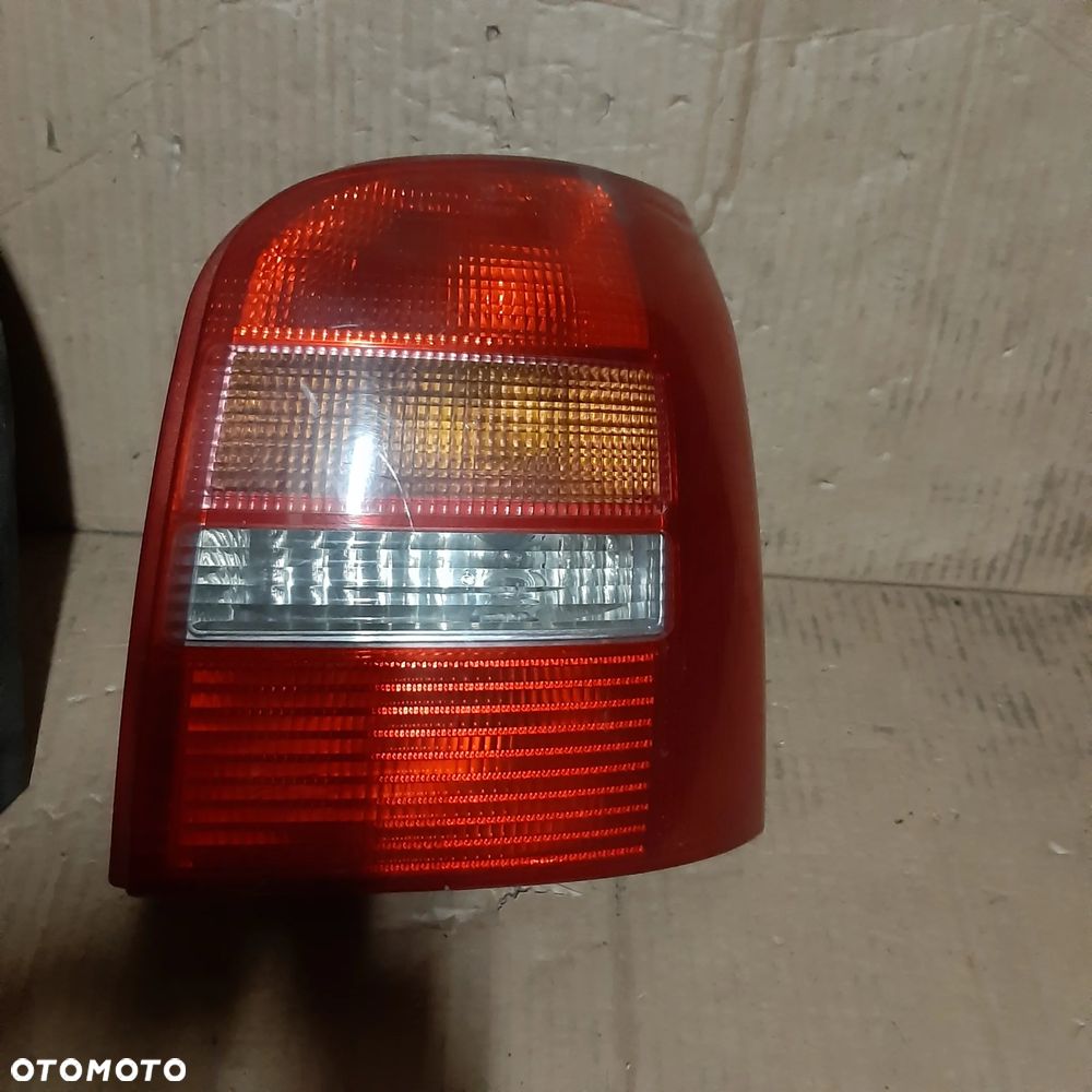 Lampa Tylna Lewa Audi A4 B5 Lift Kombi - 2