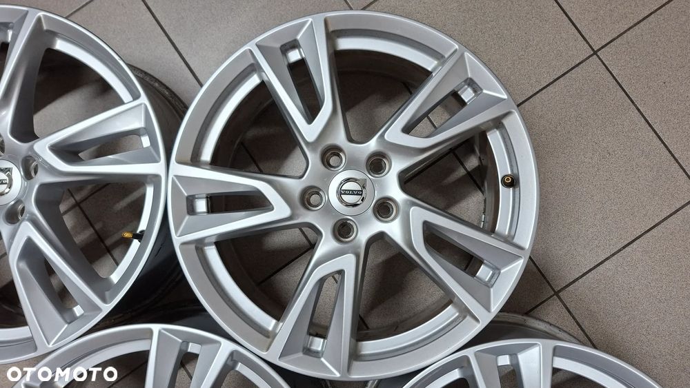 Felgi Aluminiowe 18 Volvo XC 60 5x108 ET 50.5 - 8