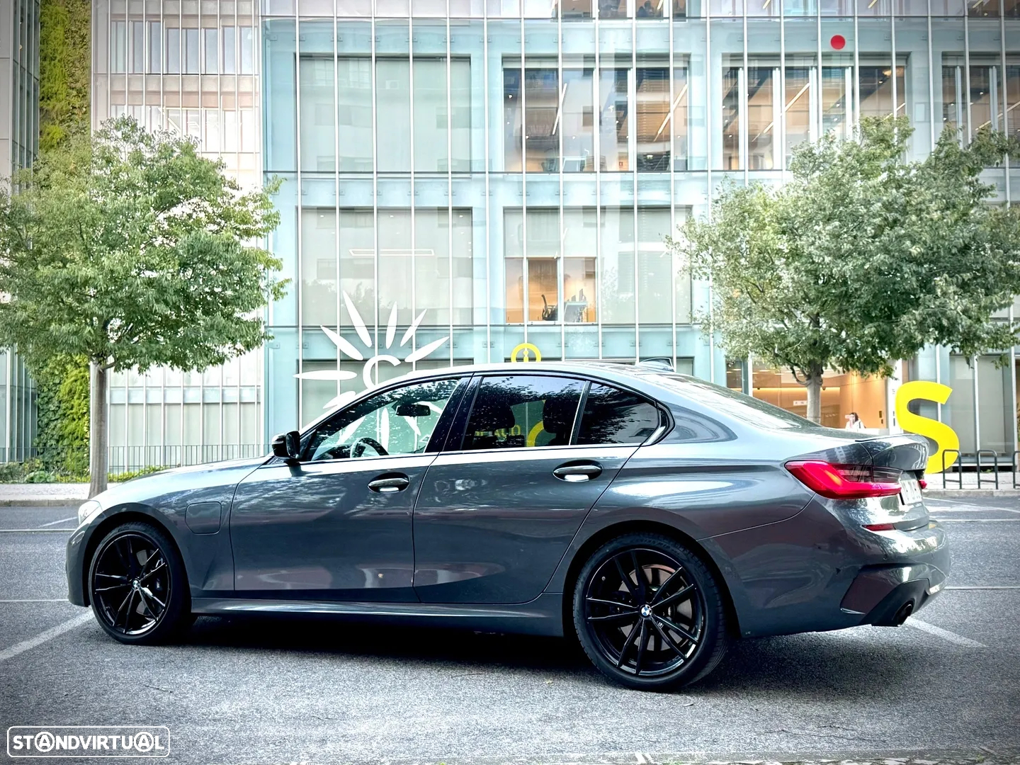 BMW 330 e Pack 50 anos M Auto - 4