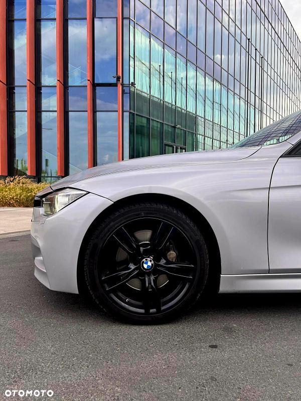 BMW Seria 3 335i xDrive M Sport - 11