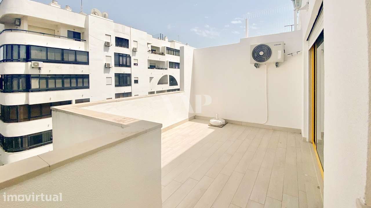 Apartamento T2 totalmente renovado e moderno em Quarteira - Grande imagem: 2/17