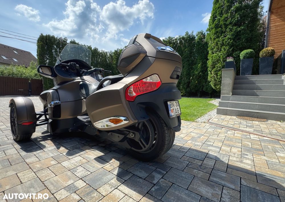 Can-Am Spyder - 2