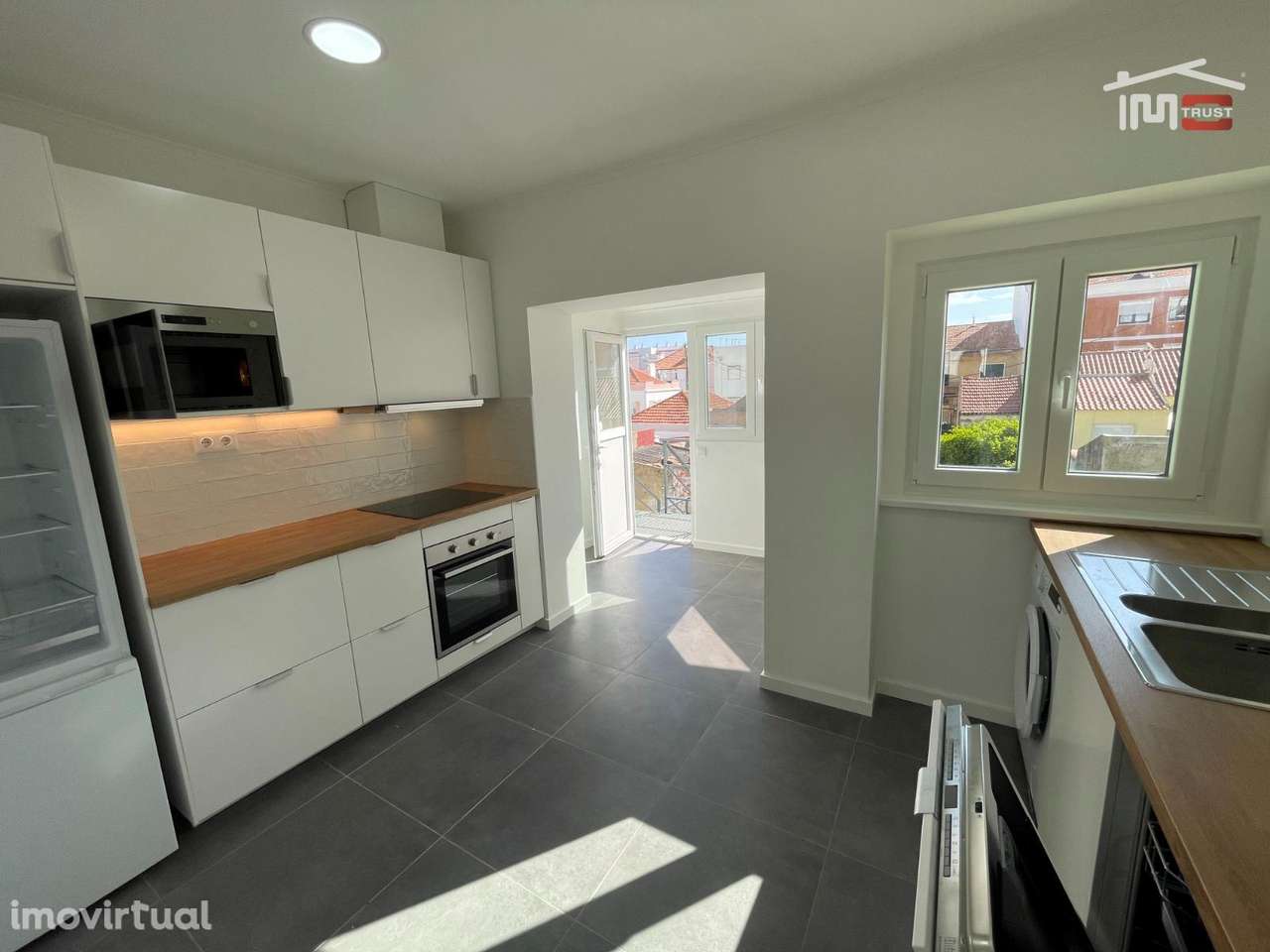 T3 Remodelado com Quintal Privativo e Estacionamento  A 30 min de L... - Grande imagem: 5/29